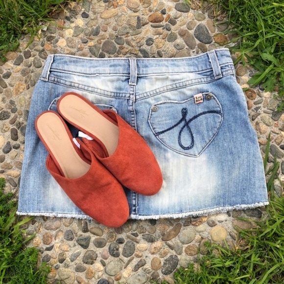 SOLD - Juicy Couture Mini Fringed Distressed Jean - Picture 2 of 3